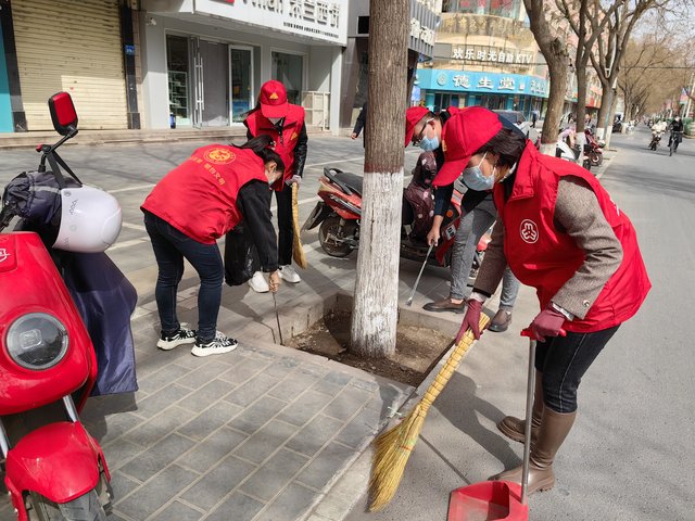 张掖市工商联志愿者小分队集中开展环境卫生大整治活动