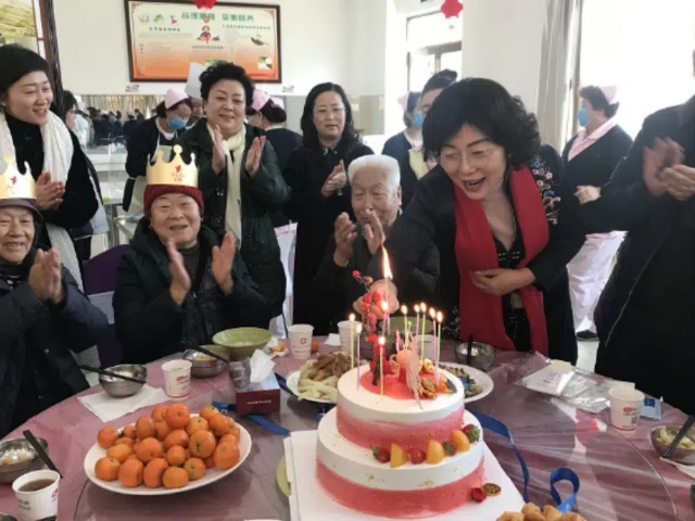 女儿的守候.jpg