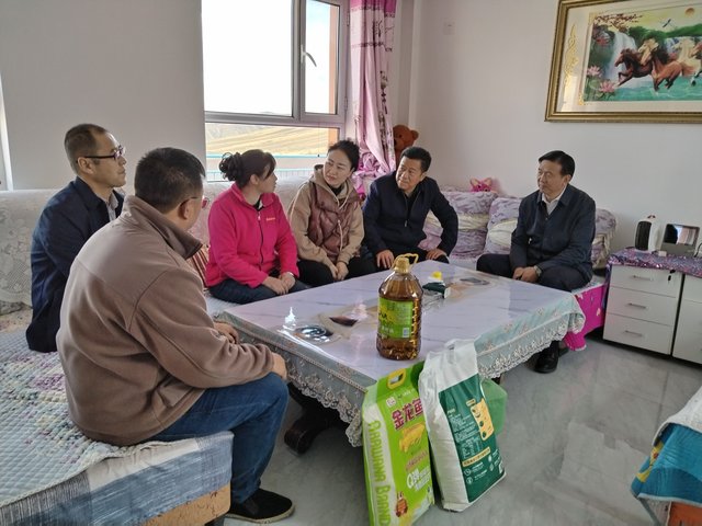 走访慰问帮扶户.jpg